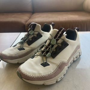 On cloud shoes woman! 💗